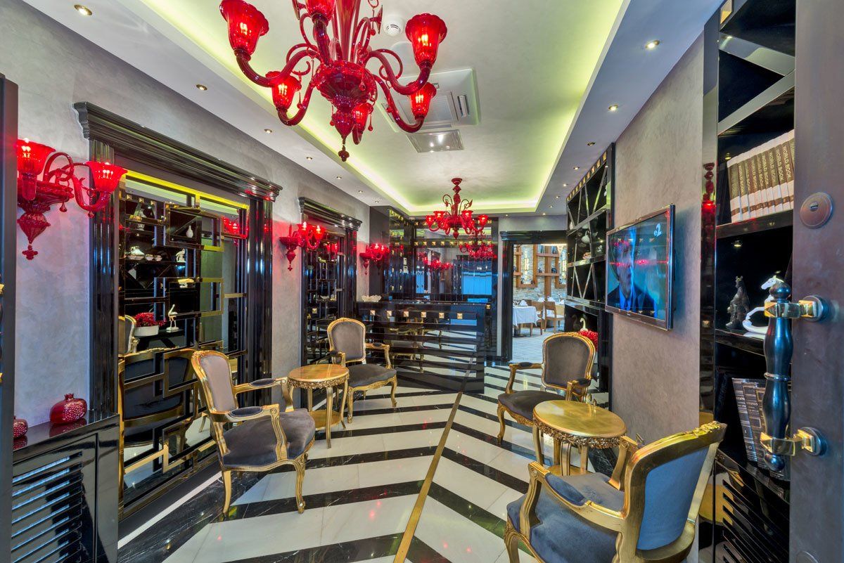 The Million Stone Hotel , Lobi