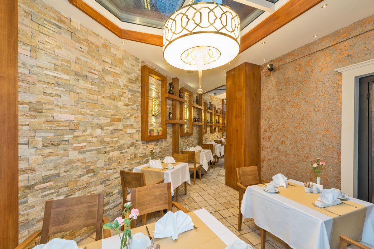 The Million Stone Hotel , Restoran