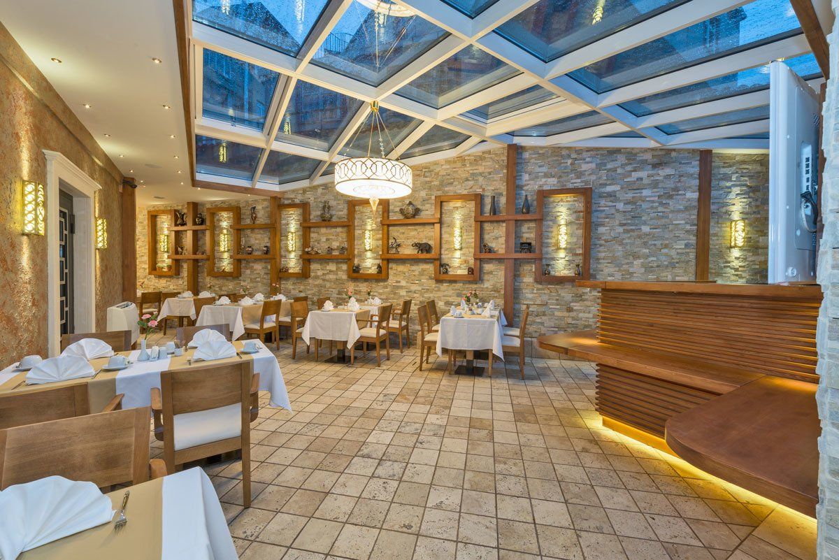 The Million Stone Hotel , Restoran