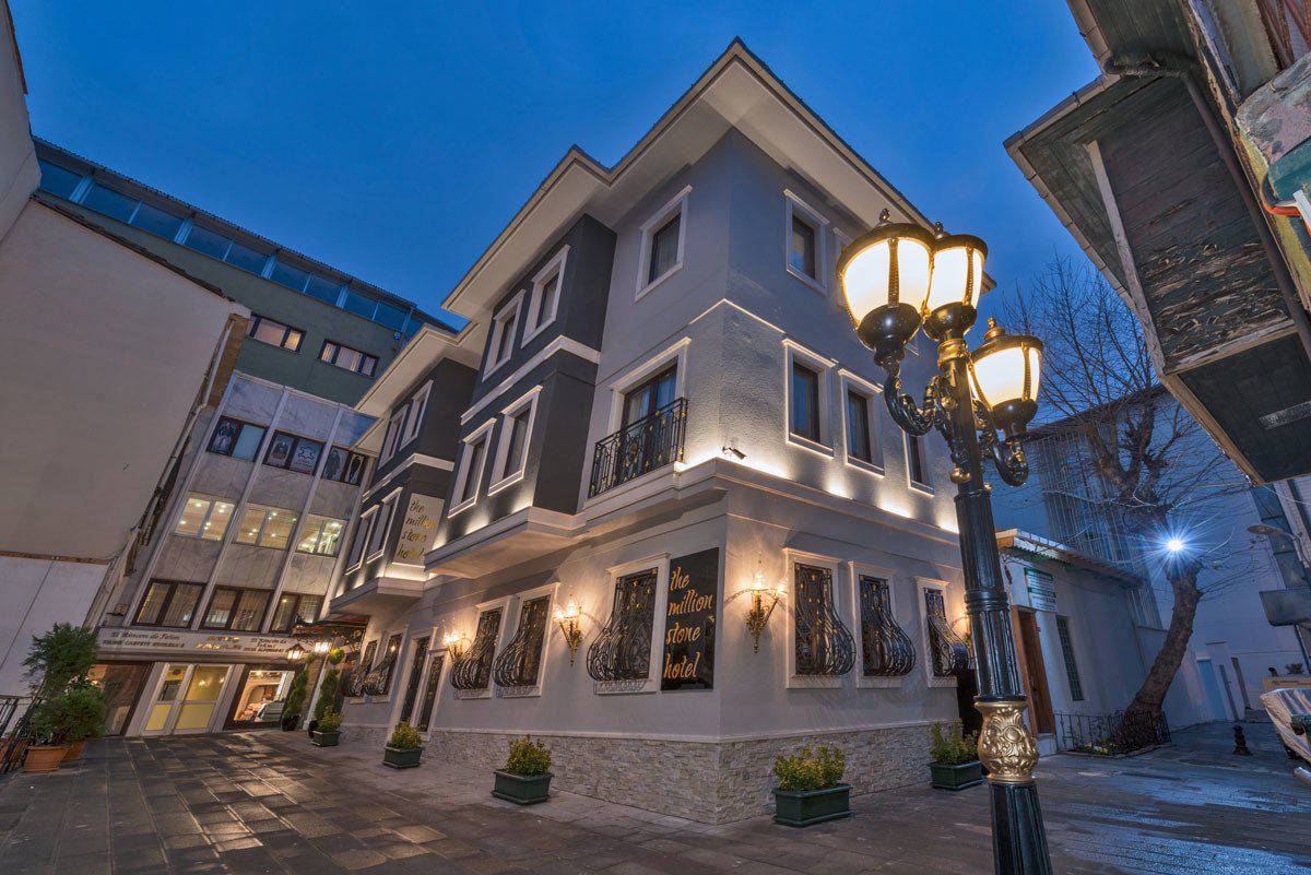 The Million Stone Hotel , Dış Cephe