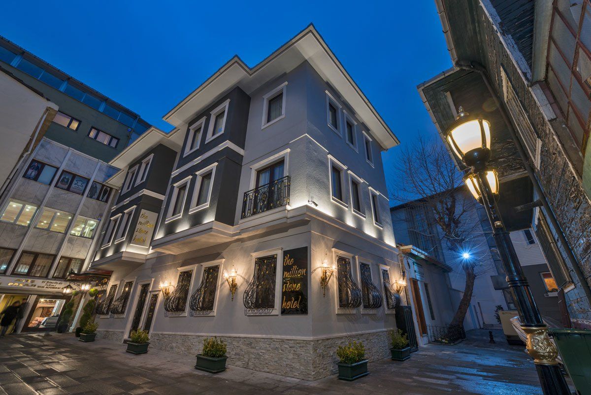 The Million Stone Hotel , Dış Cephe