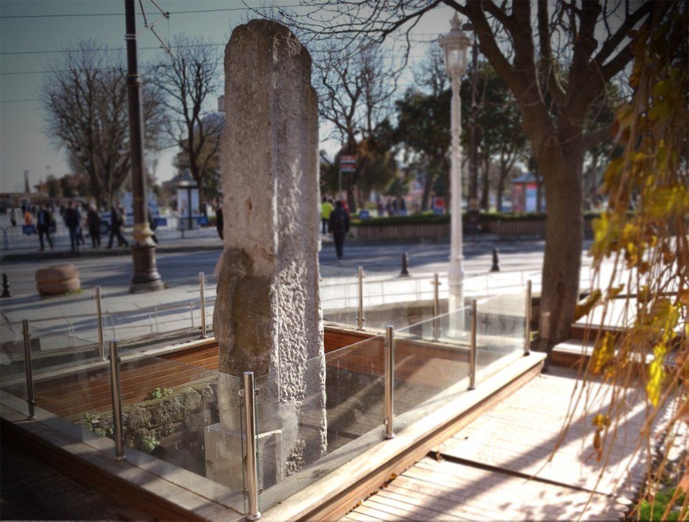 The Million Stone Hotel, Milion Taşı
