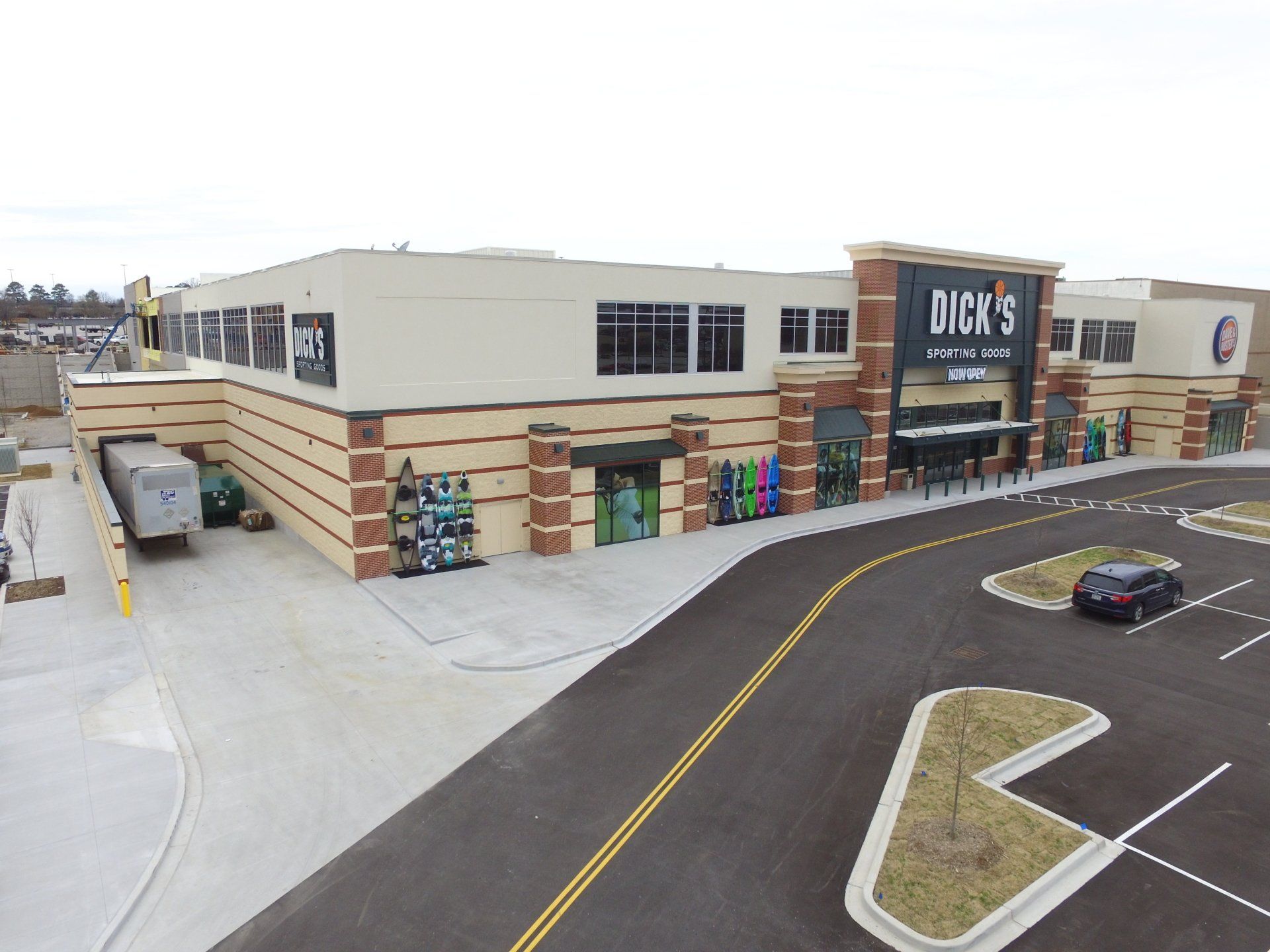 picture of dicks sporting goods parking lot