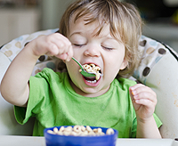 Child feeding self