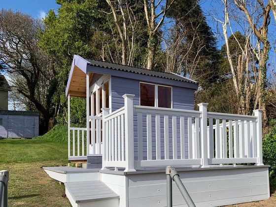 summer houses and pods