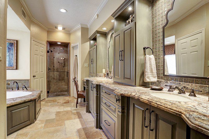 Bathroom 12