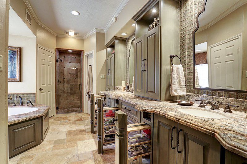 Bathroom 13