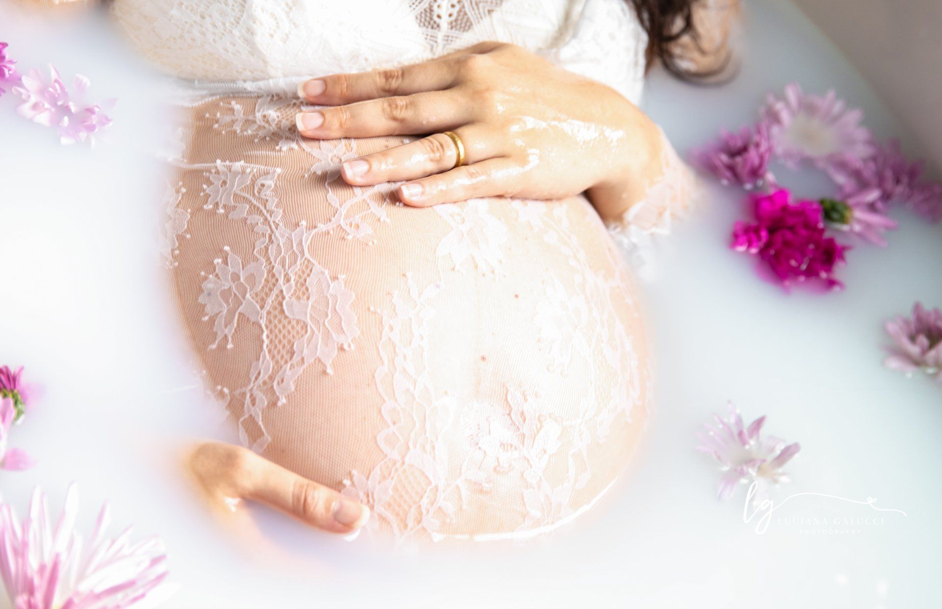 Milk Bath Photoshoot by Luciana Galucci Photography