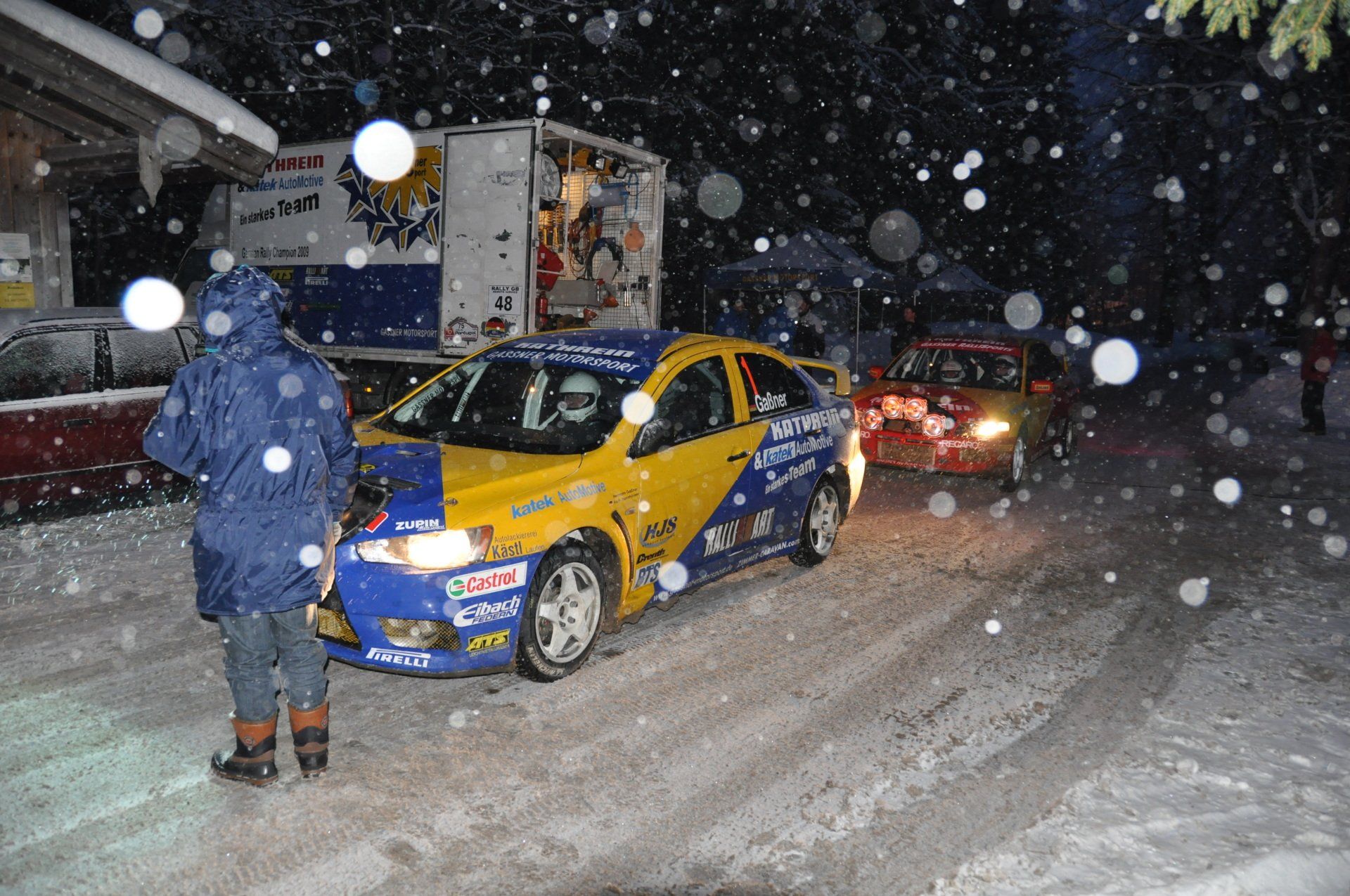 Schneeflocken machen die Winterrallye noch spannender.