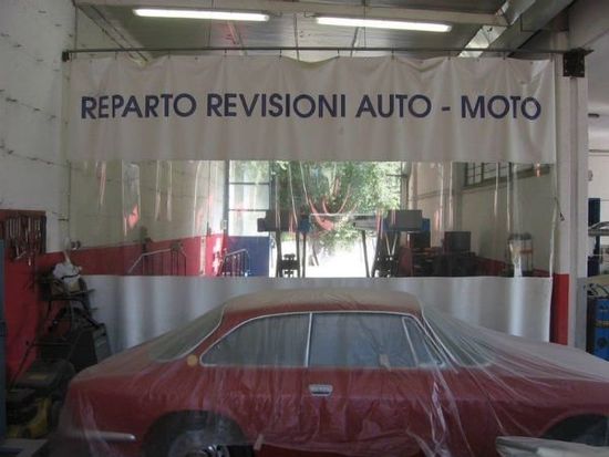 interno officina per auto