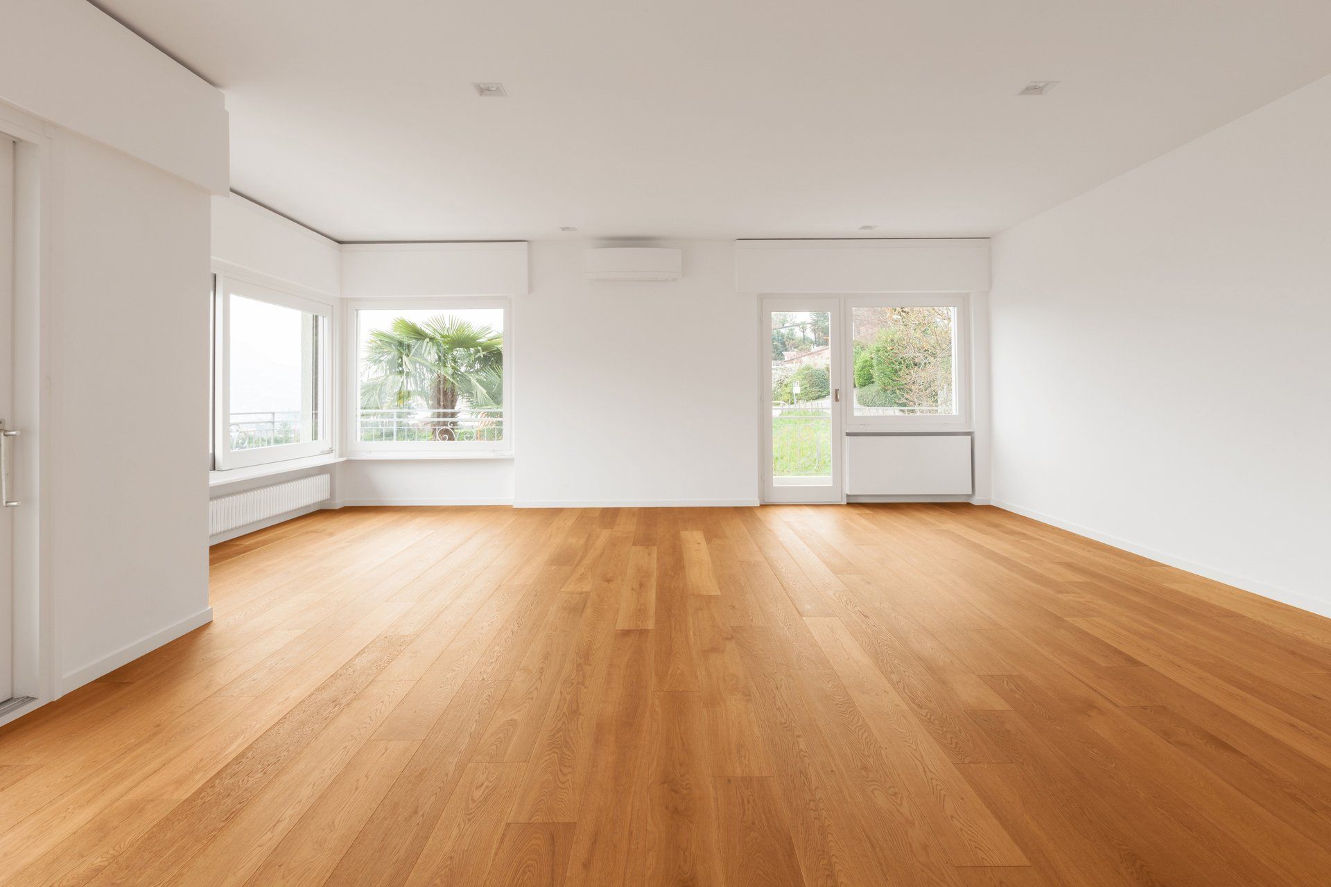Empty Living Room With Hardwood Floor — Albany, OR — American Hardwood Floors