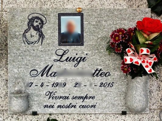 loculi con incisioni