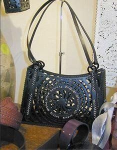 borsa in cuoio ricamata a mano