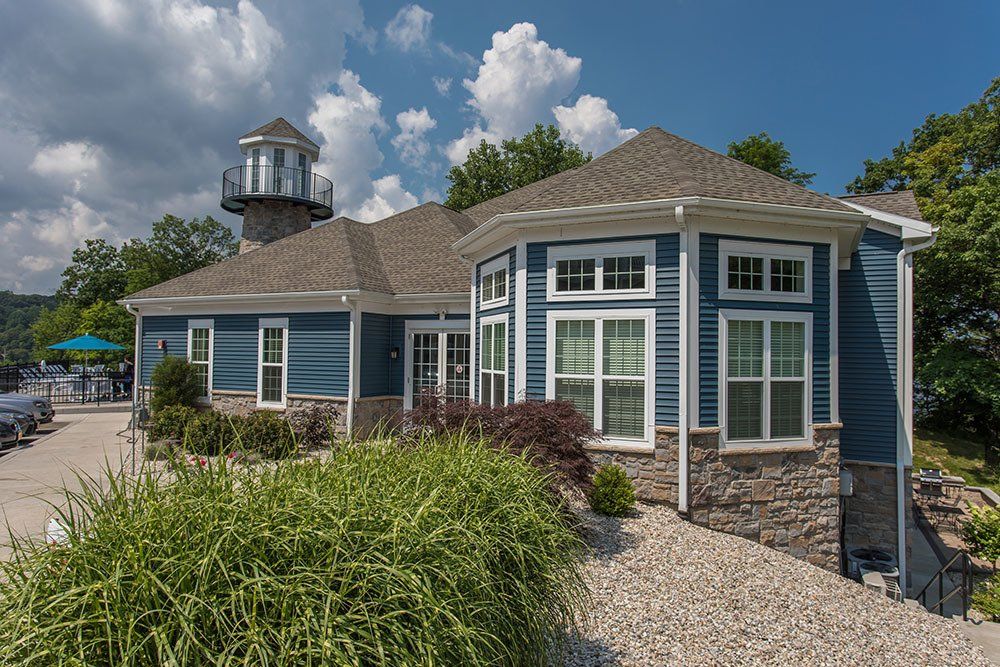 Waters Edge leasing office exterior