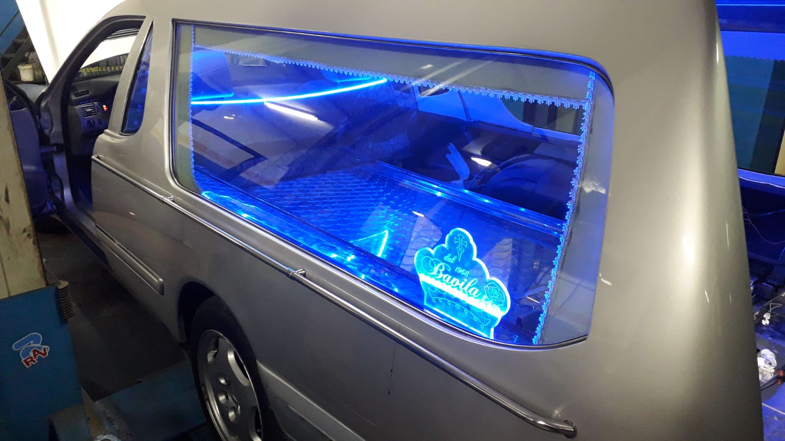 Auto funebre di ultima generazione
