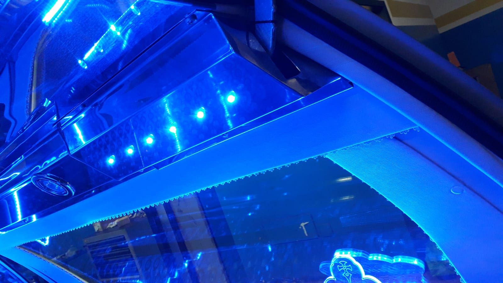 Auto funebre con illuminazione