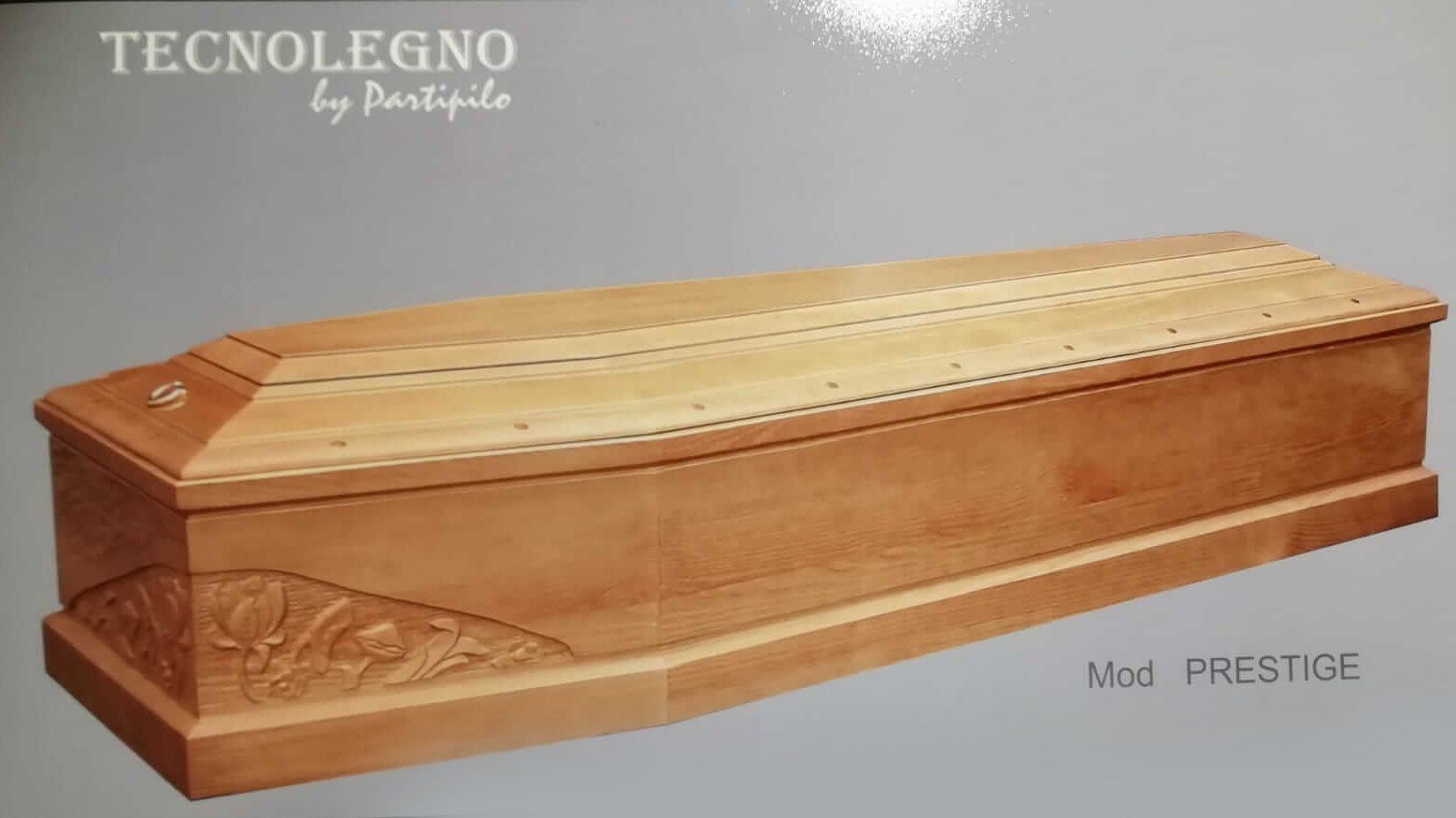 Cofano in legno chiaro
