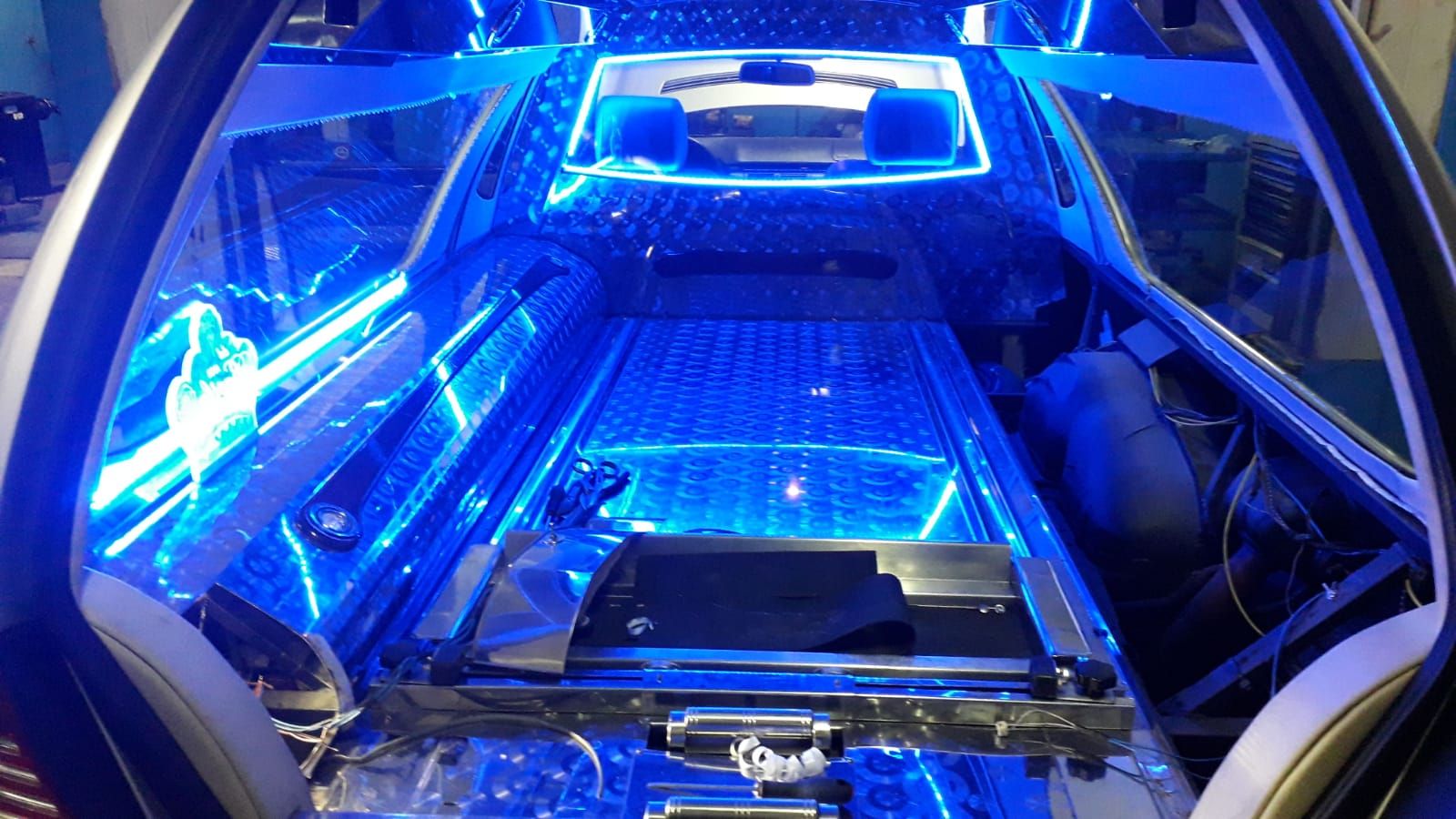 Auto funebre illuminazione interna