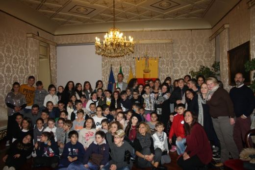 ragazzi durante l'incontro con il sindaco