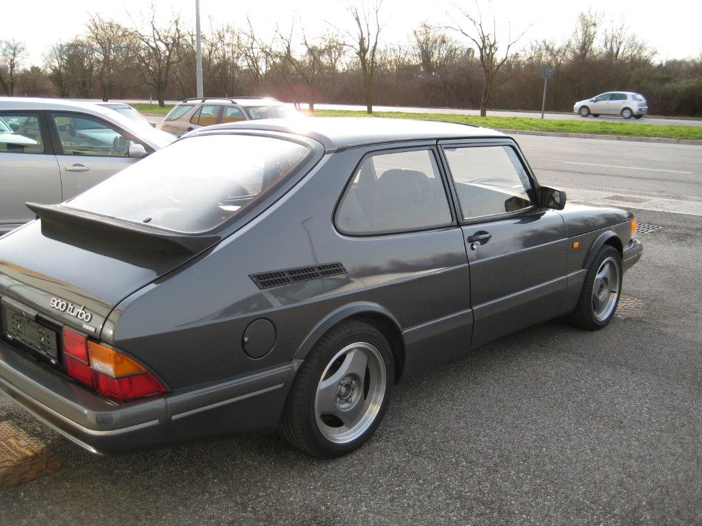 Vista laterale Saab - 900 Turbo