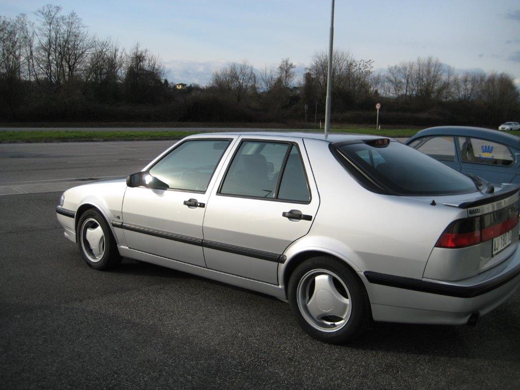 Vista laterale Saab 9000 Aero