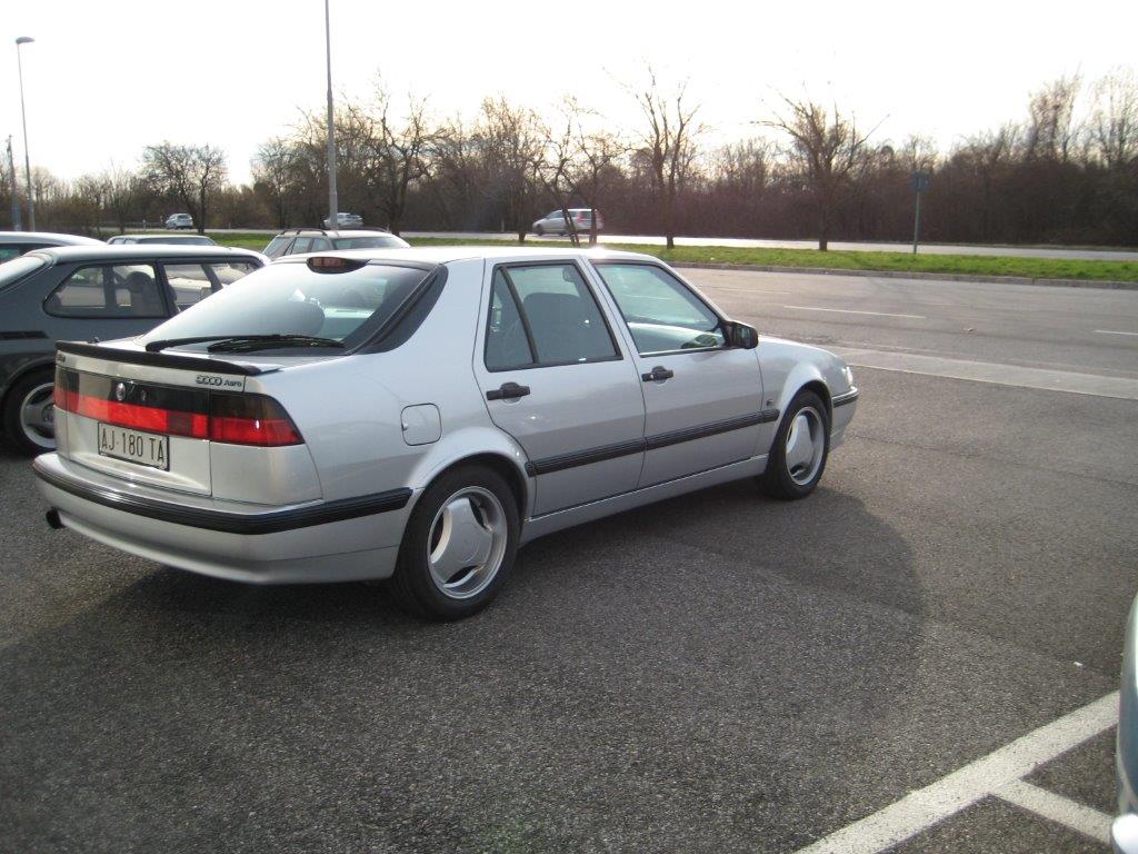 Vista fiancata Saab 9000 Aero