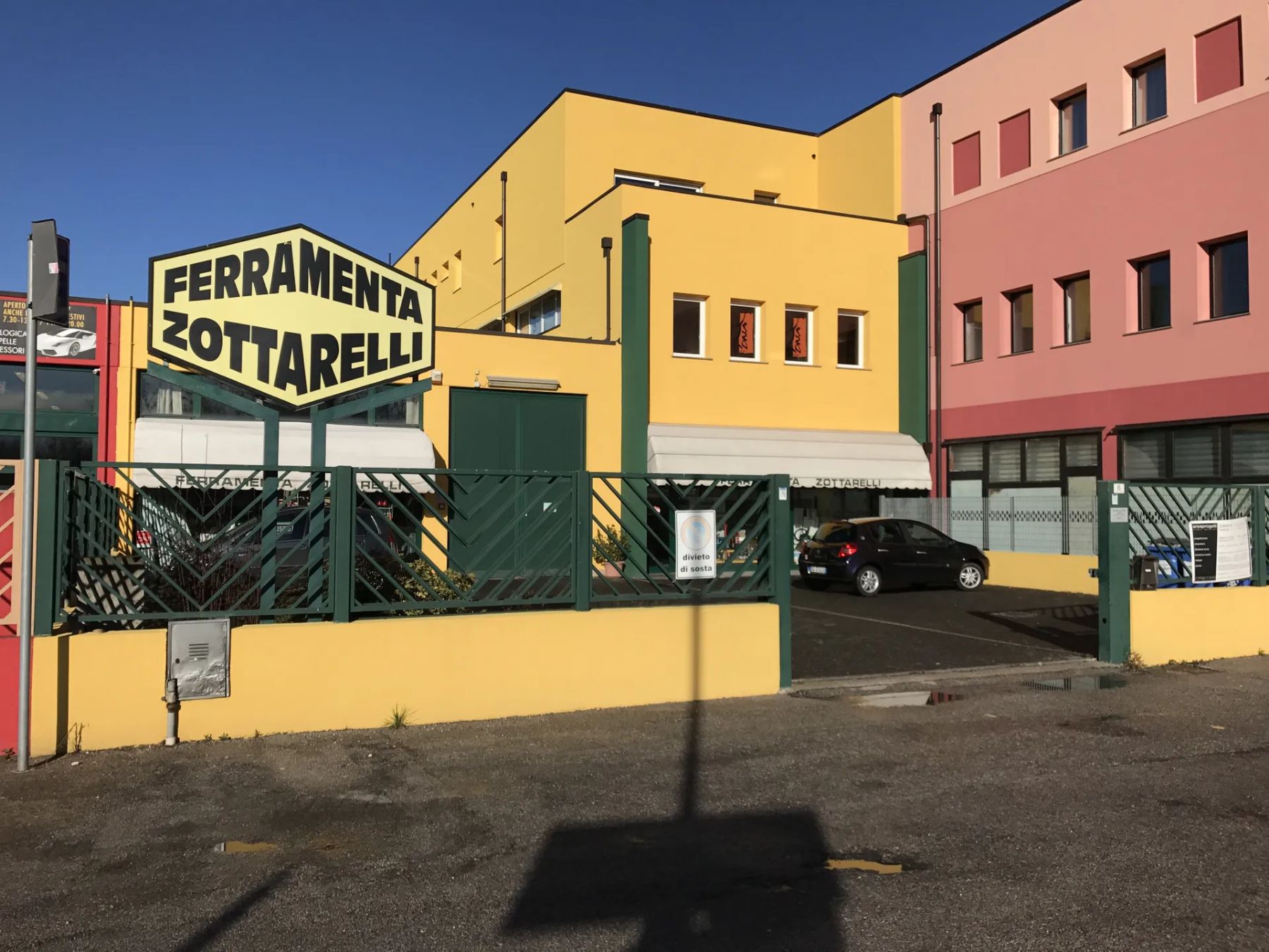 insegna ferramenta
