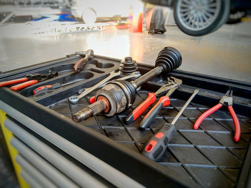 attrezzi per manutenzione auto