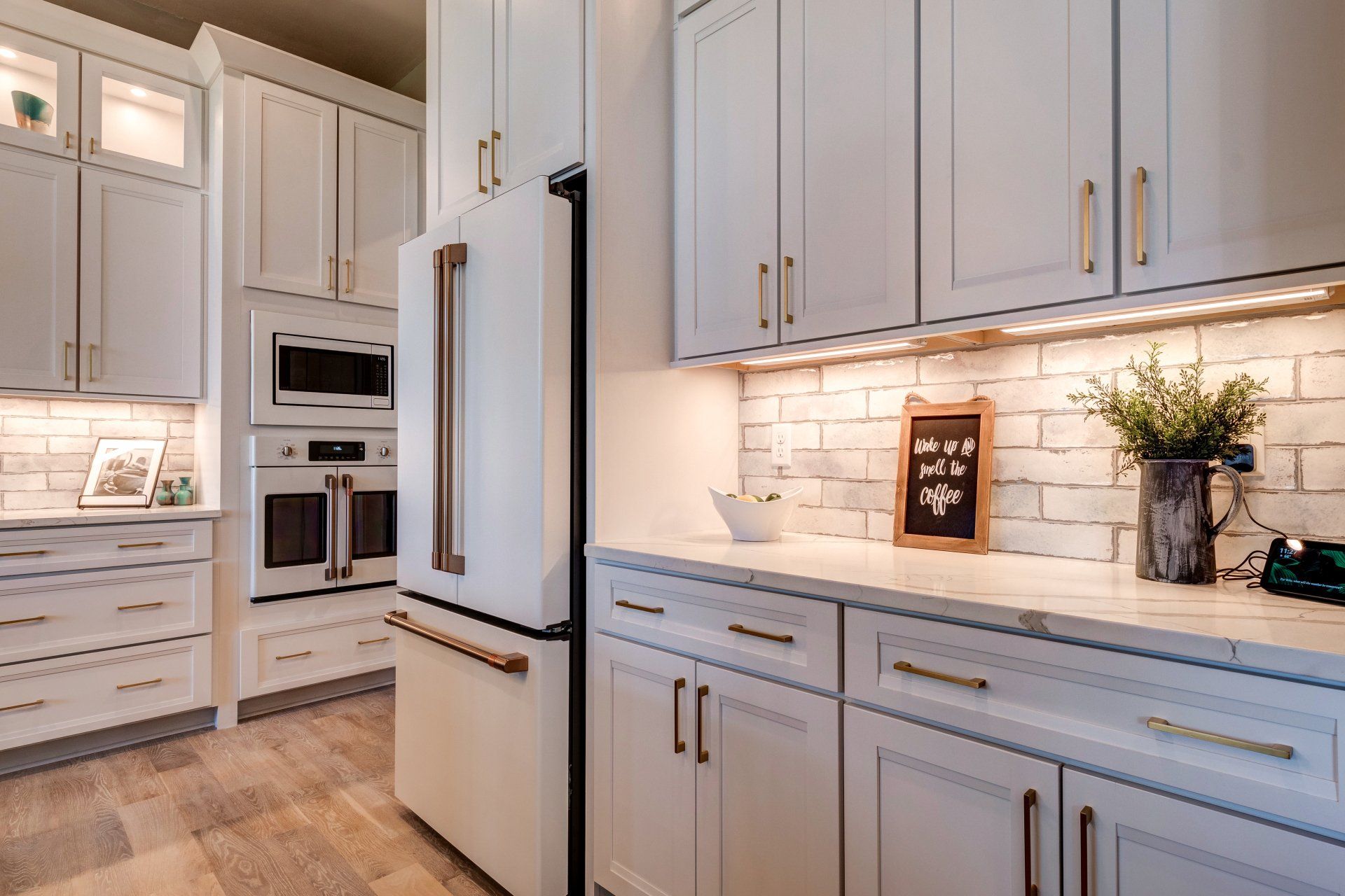 cabinets with under cabinet lighting