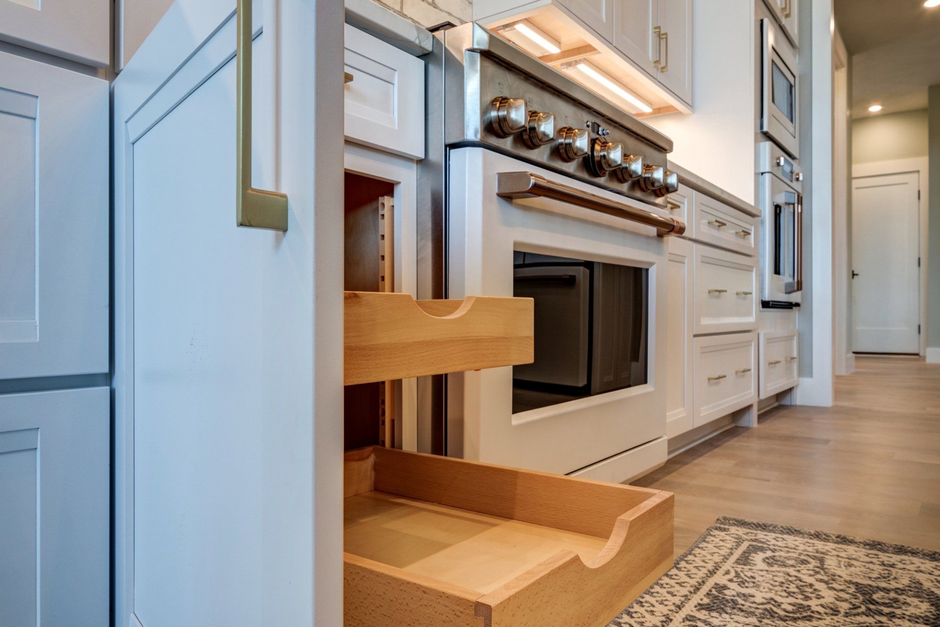 kitchen cabinets with pull-out dawers