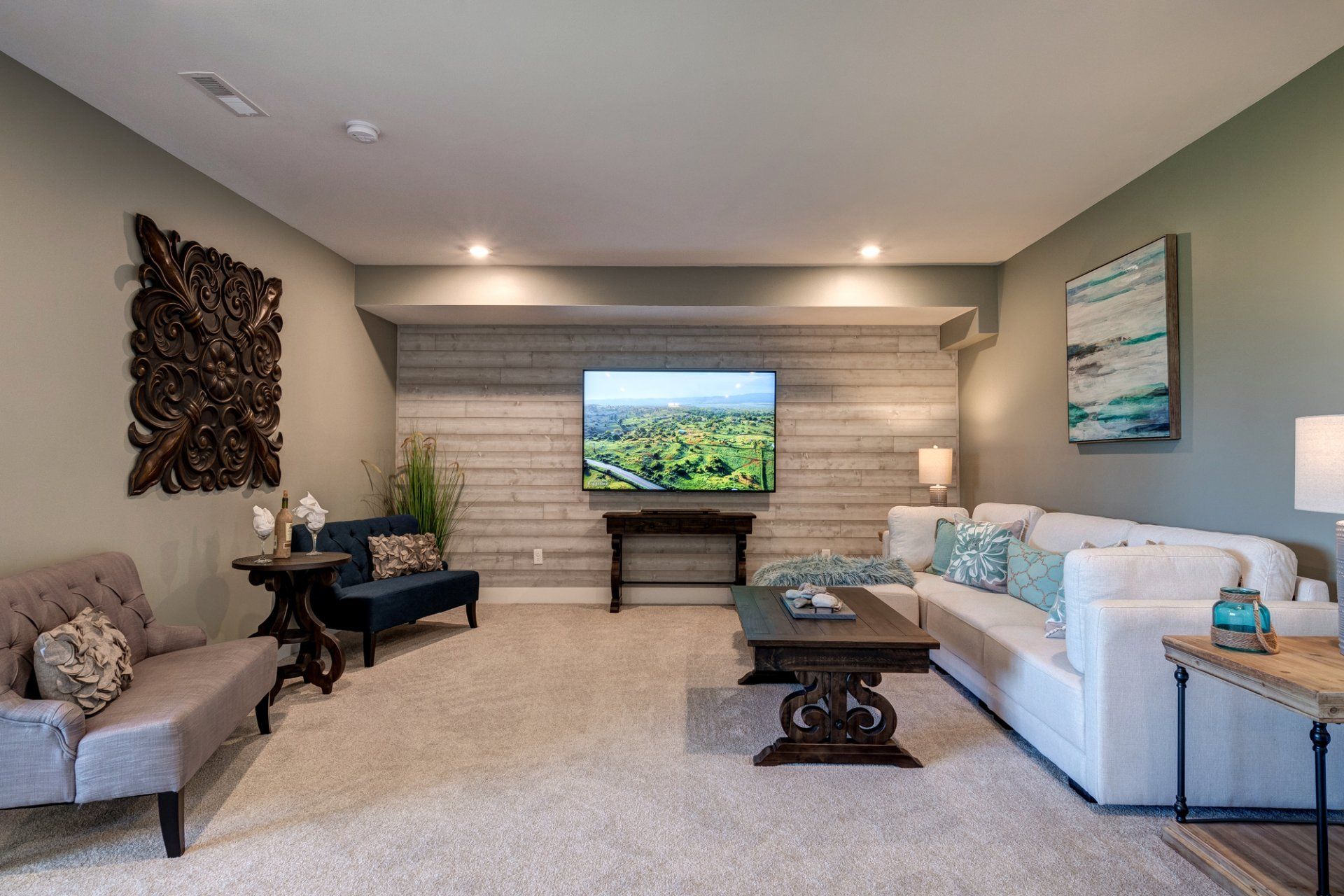 flex room with living area