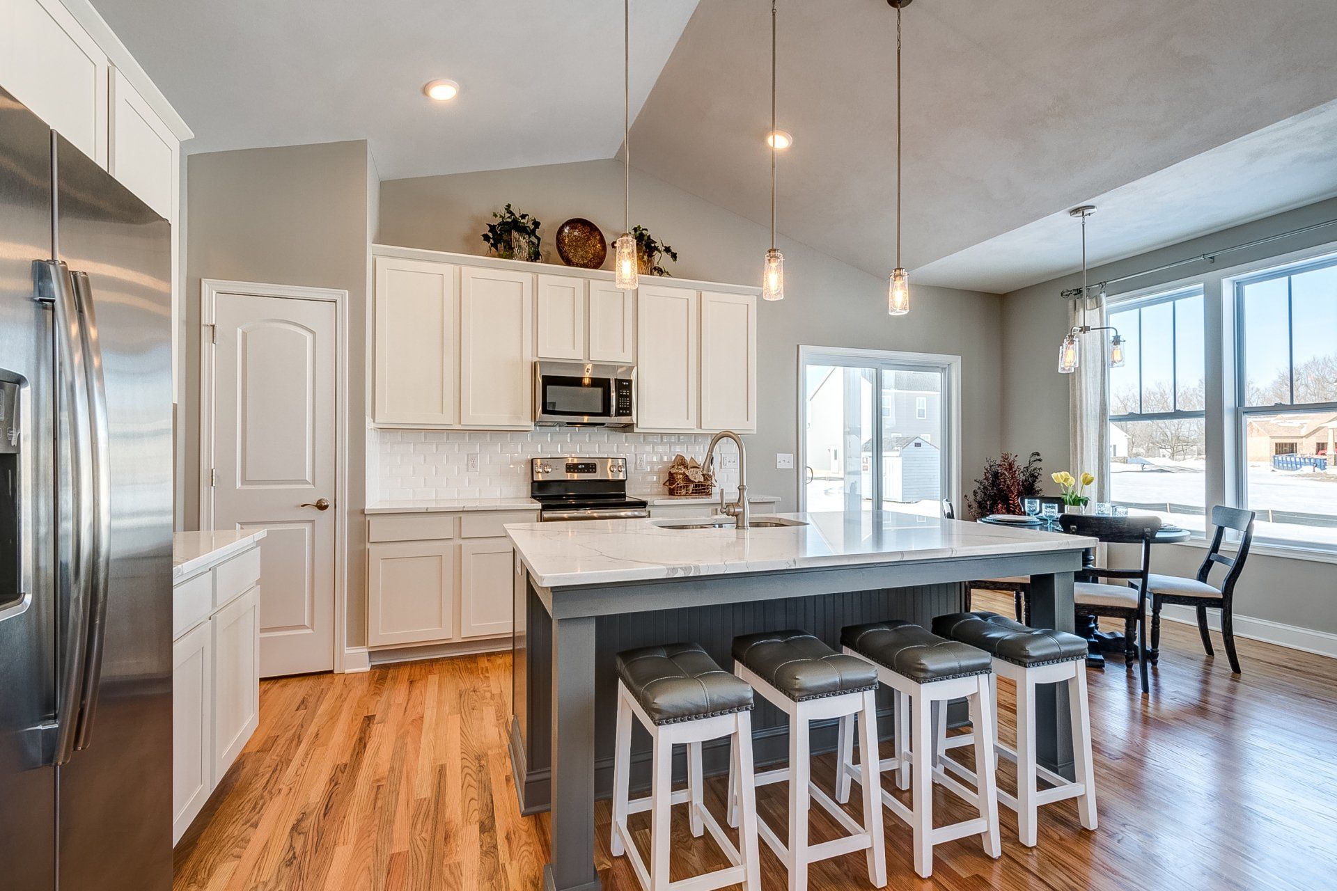 kitchen with island and vaulted ceiling