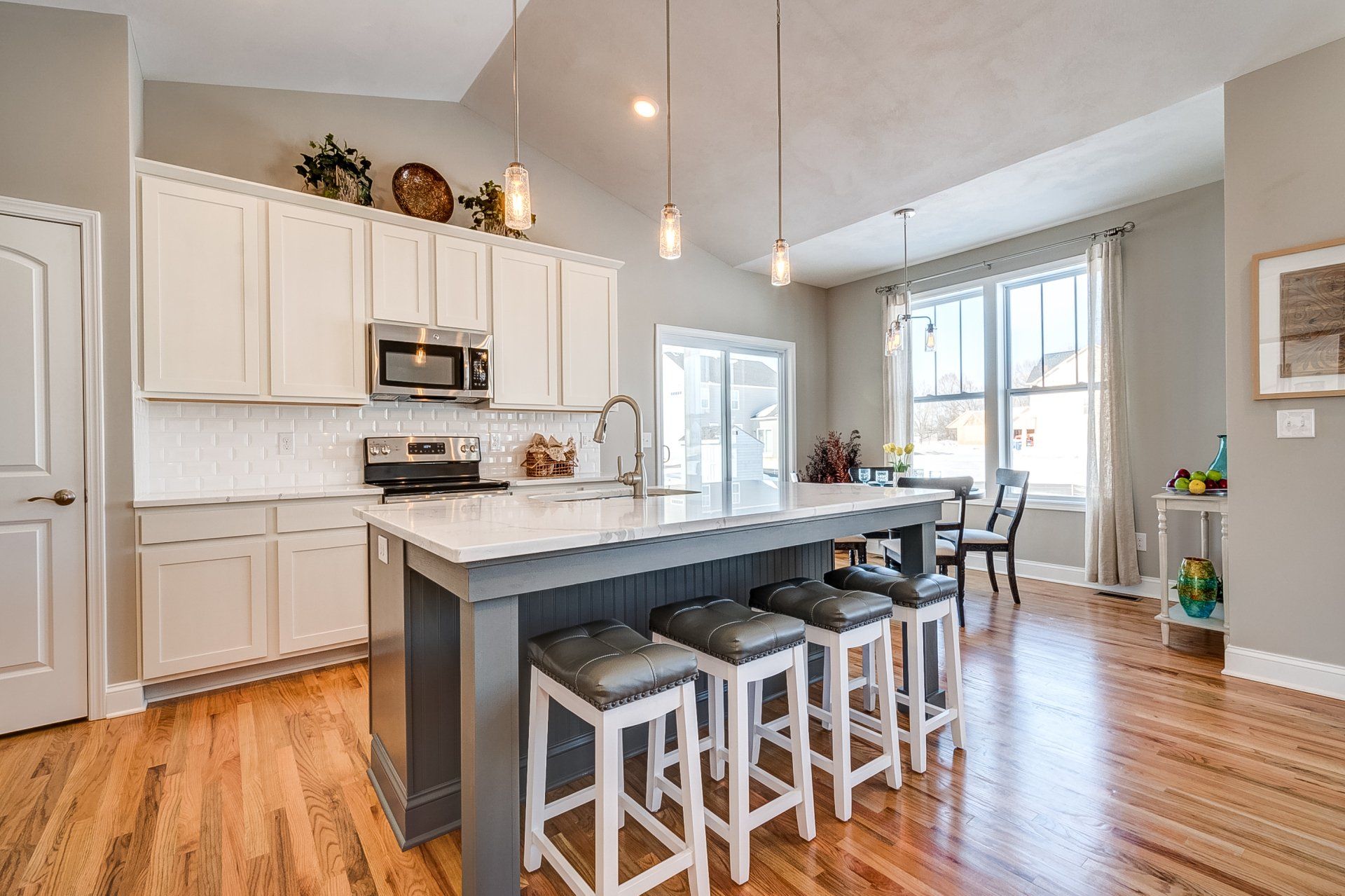 kitchen with vaulted ceiling