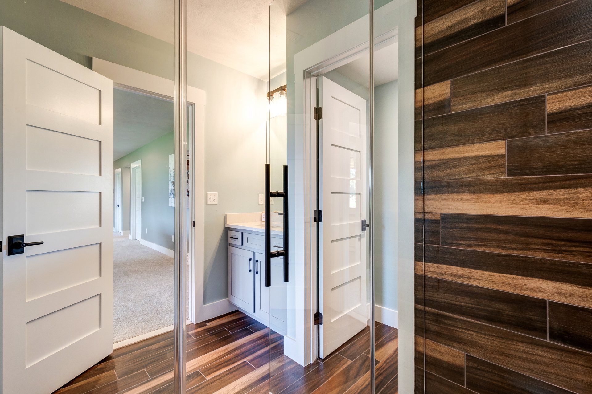 ensuite primary bathroom