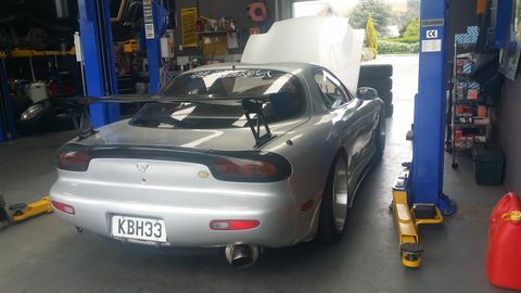 Professionals providing auto repairing services