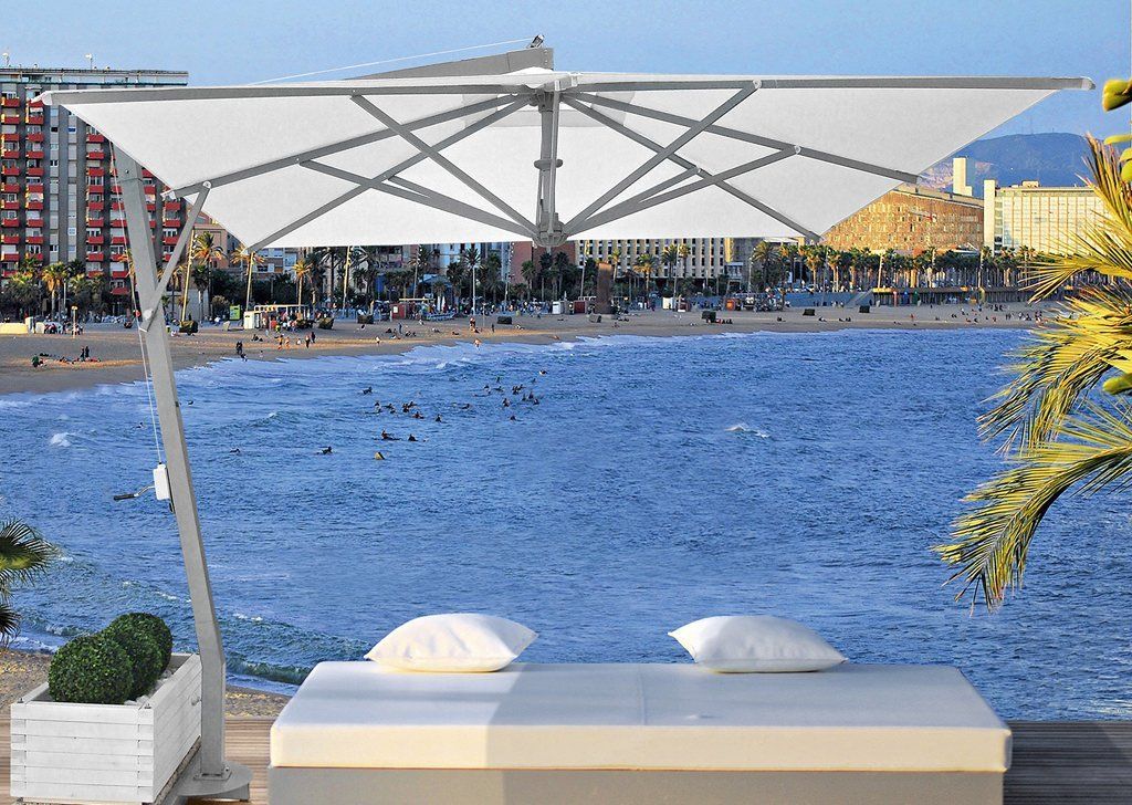 Ombrellone da giardino in riva al mare