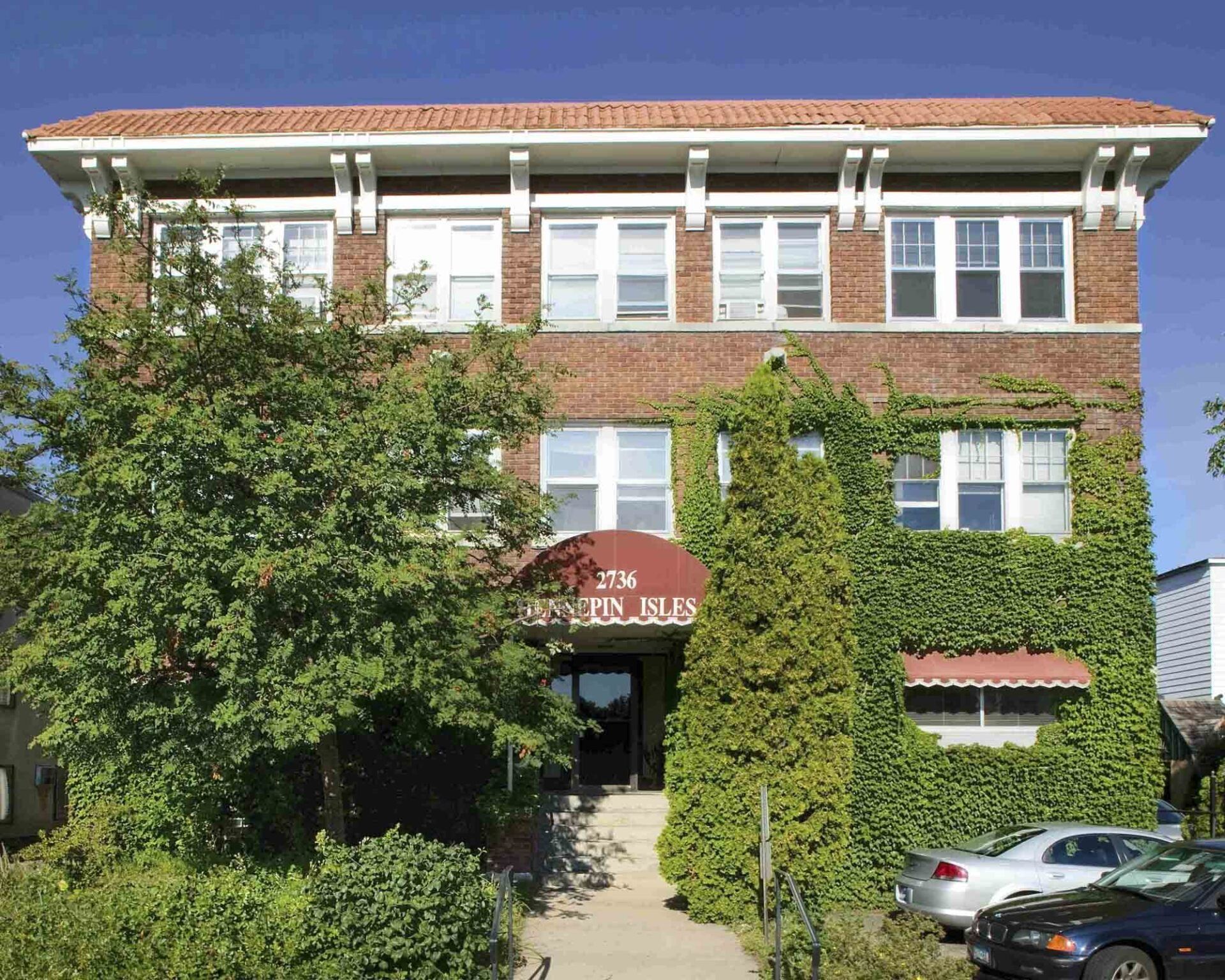 2736 Hennepin exterior