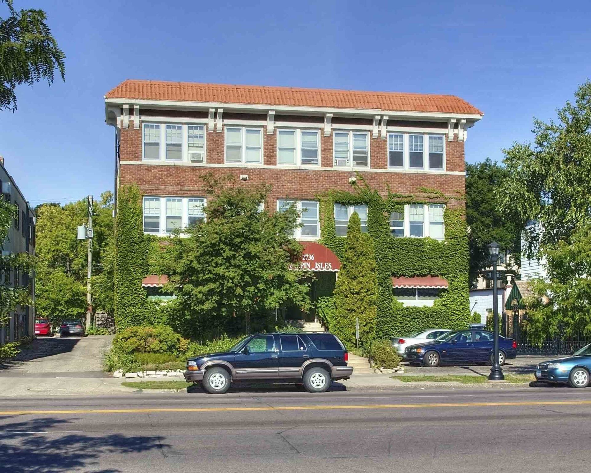 2736 Hennepin Exterior