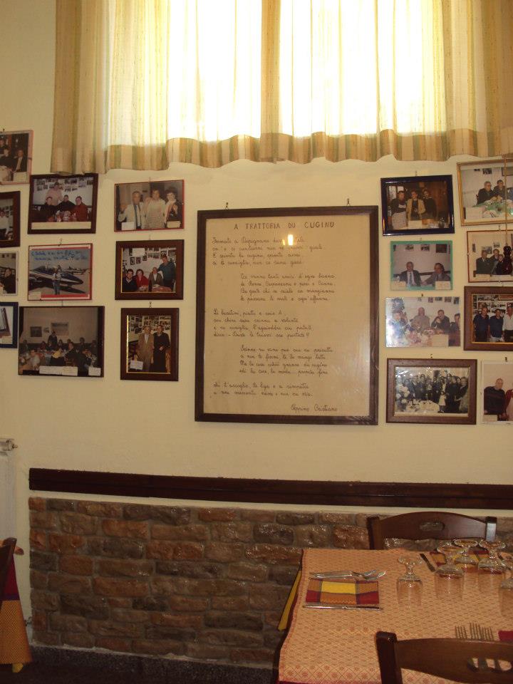foto appese in una trattoria