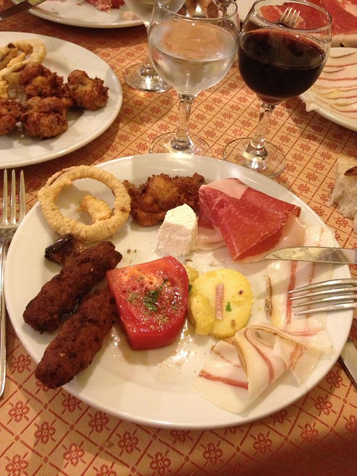 piatto con antipasti calabresi