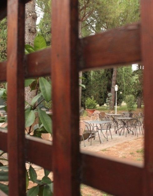 tavoli di un ristorante all'aperto
