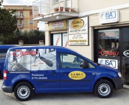 camioncino blu azienda S.A.MA.C