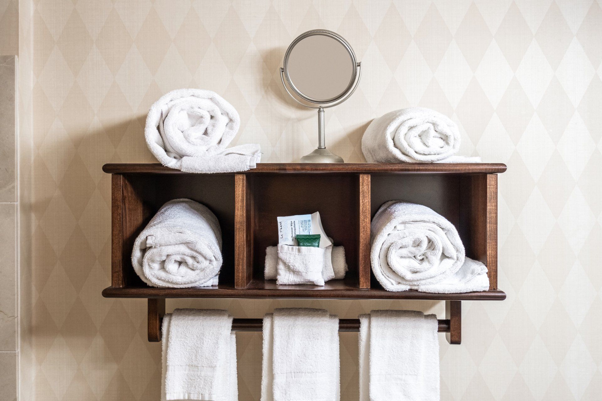 hotel queen suite room bathroom