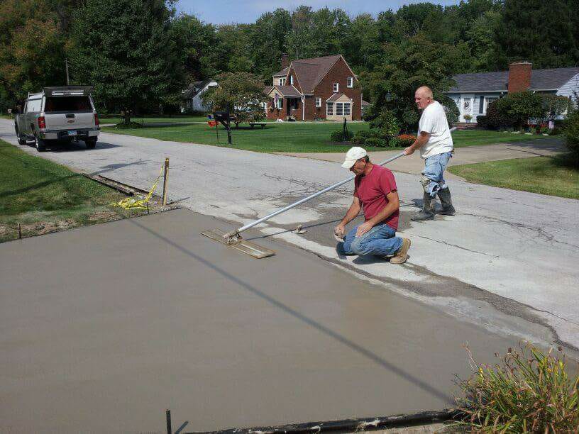 Driveway Maintenance — Concrete Driveway in Niles, OH Driveway Maintenance — Concrete Driveway in Niles, OH