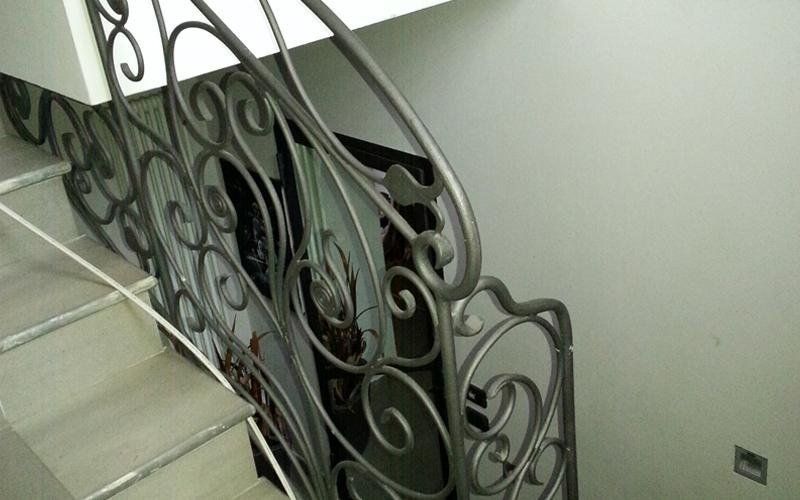 Decorazioni in ferro battuto per corrimano