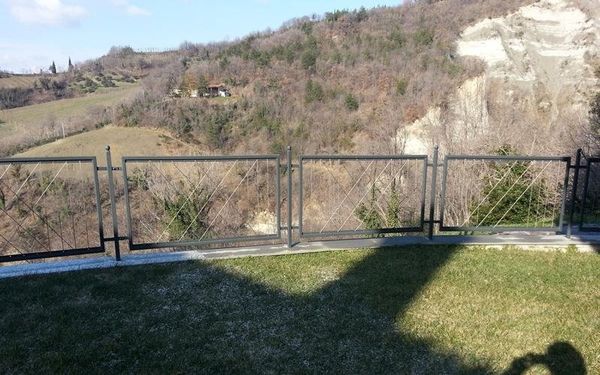 Parapetti in vetro e ferro per esterni