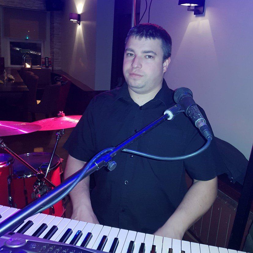 Darren Couser (piano/keyboards)