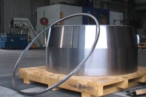 lavorazione metallica di forma circolare
