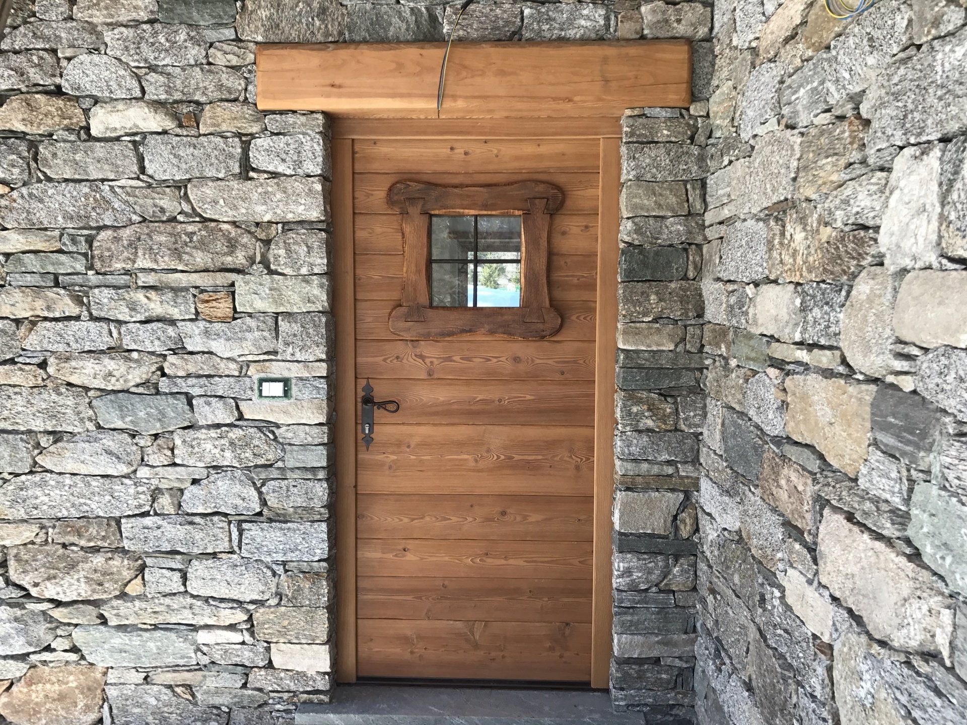 portone in legno