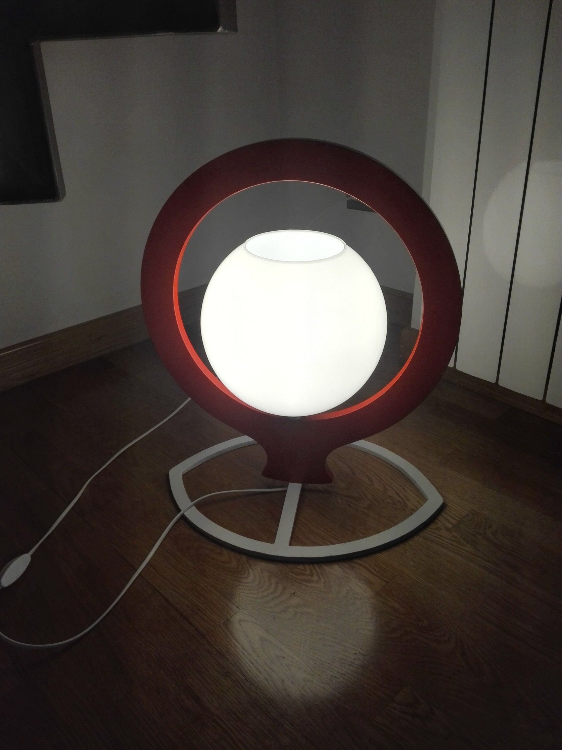 Boccia di vetro , base in ferro, lampada anni 70